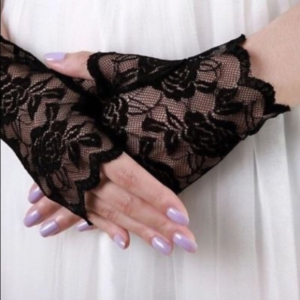 🧚🏻♂️Stevie Nicks Inspired Half Finger Gloves - Picture 3 of 6